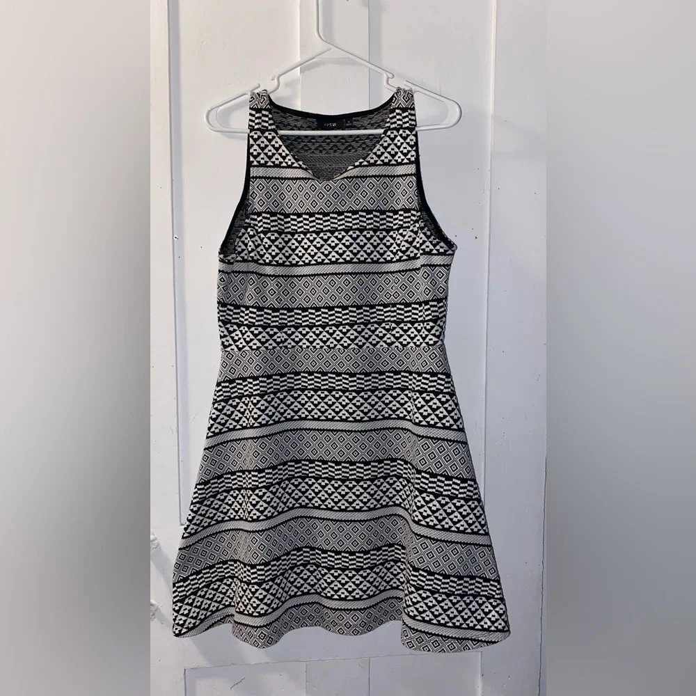 Apt 9 Medium Sleeveless Dress! - Picture 1 of 3